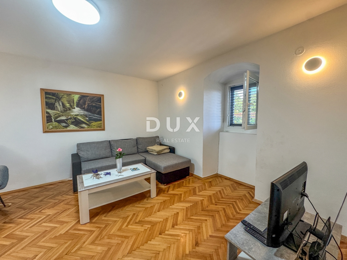 OPATIJA, OPRIĆ - hiša s prostornim vrtom velikosti 2.437 m², na mirni lokaciji, s pogledom na morje