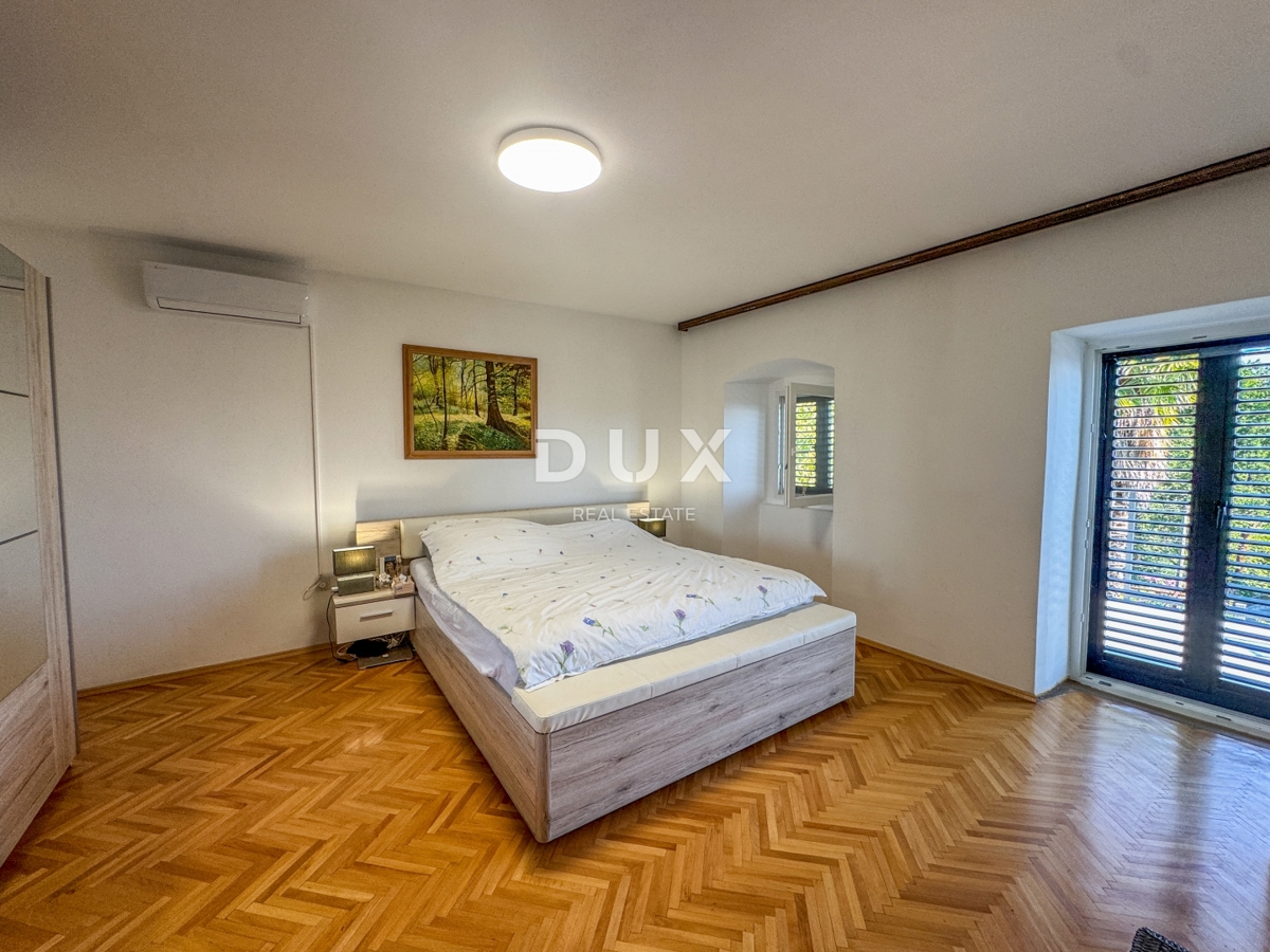 OPATIJA, OPRIĆ - hiša s prostornim vrtom velikosti 2.437 m², na mirni lokaciji, s pogledom na morje