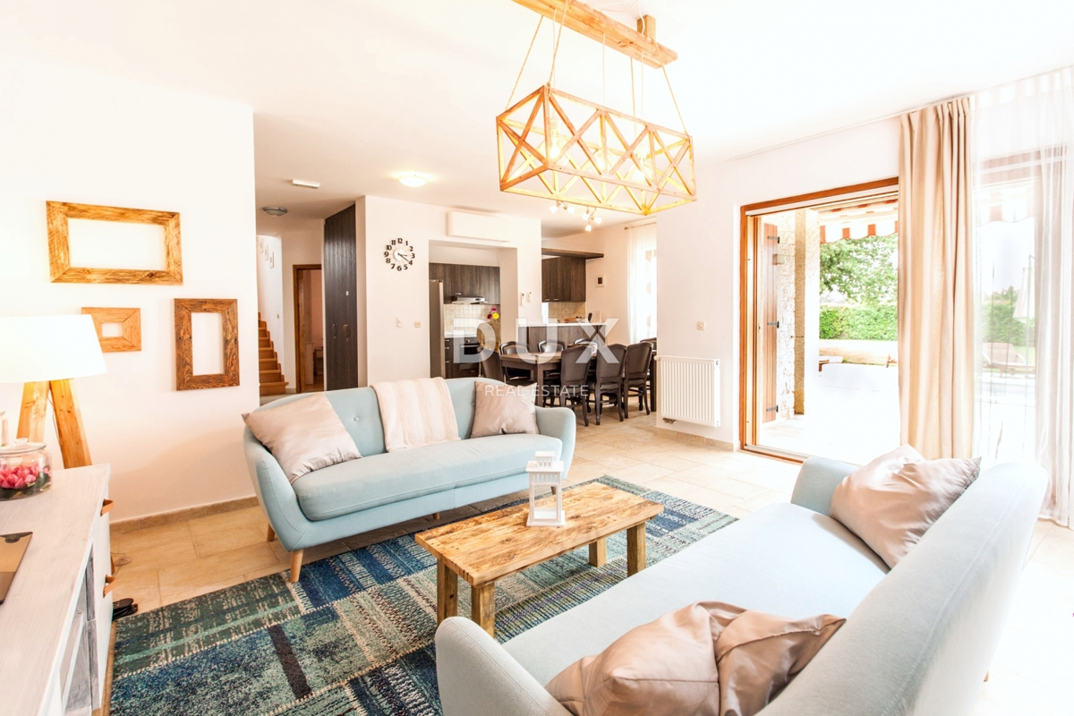 ISTRA, VIŠNJAN - Rustikalna hiša z bazenom