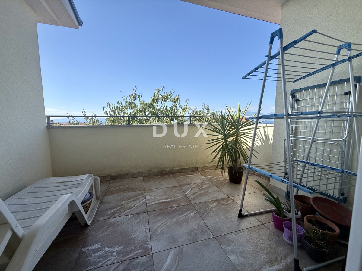 KOSTRENA - 3 spalnice + dnevna soba v novogradnji z vrtom in pogledom na morje!