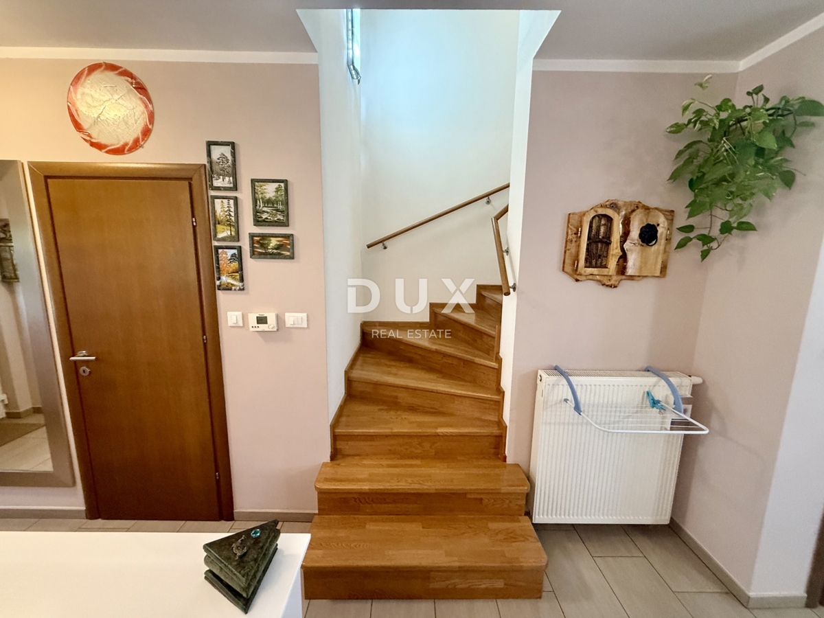 KOSTRENA - 3 spalnice + dnevna soba v novogradnji z vrtom in pogledom na morje!