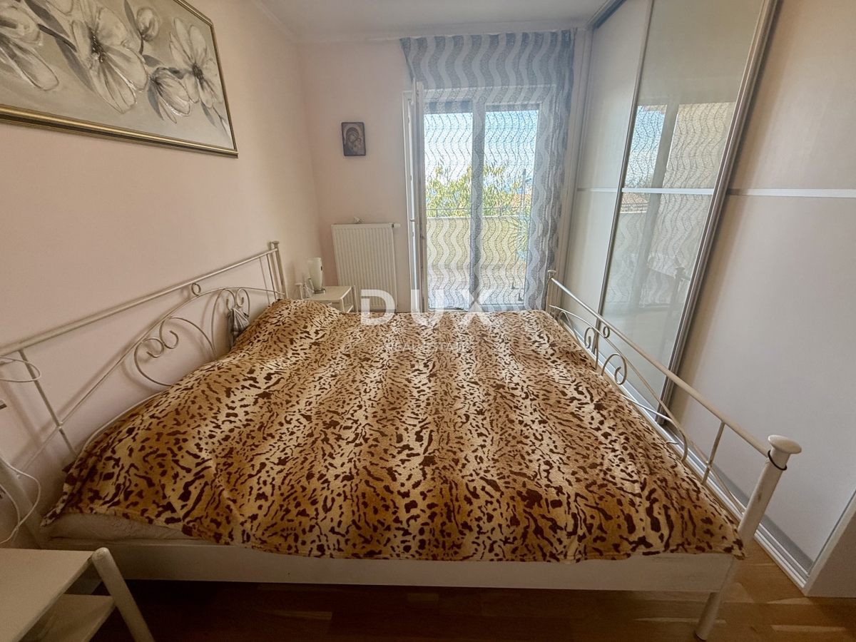 KOSTRENA - 3 spalnice + dnevna soba v novogradnji z vrtom in pogledom na morje!