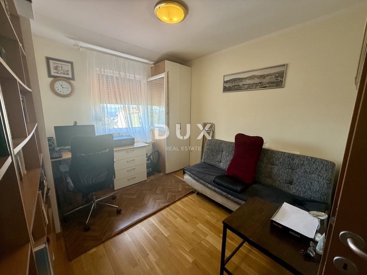 KOSTRENA - 3 spalnice + dnevna soba v novogradnji z vrtom in pogledom na morje!