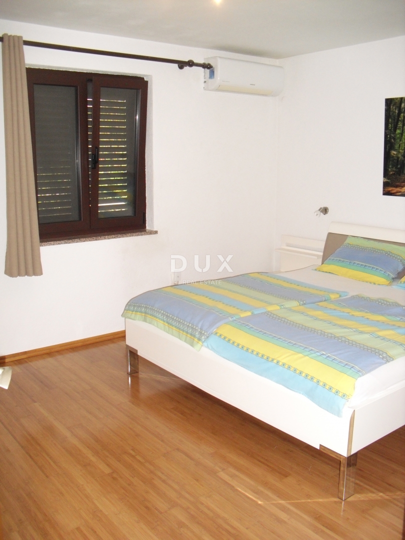 OTOK KRK, PUNAT - Samostojna hiša z bazenom 500 m od morja