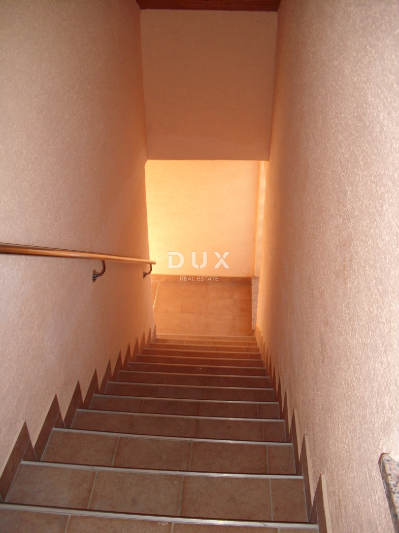 OTOK KRK, PUNAT - Samostojna hiša z bazenom 500 m od morja