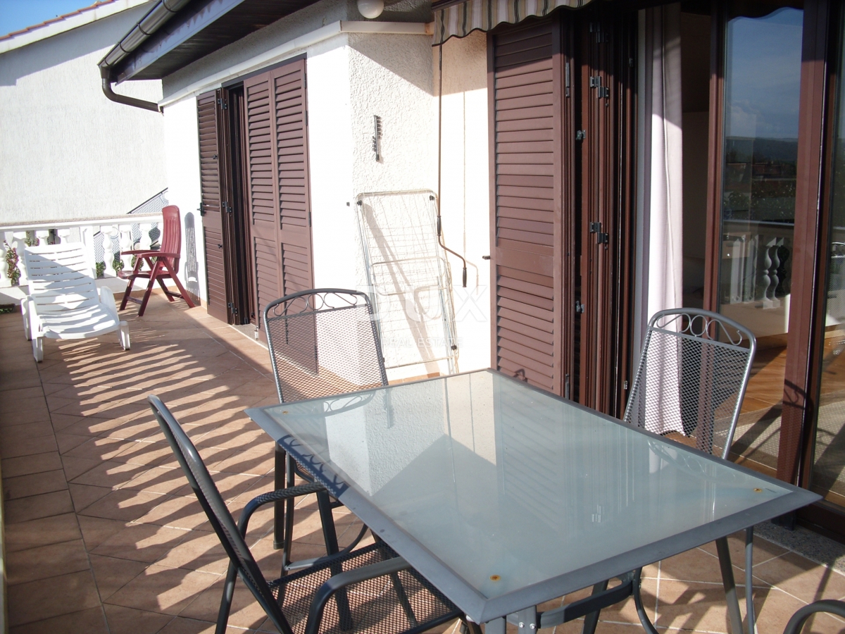 OTOK KRK, PUNAT - Samostojna hiša z bazenom 500 m od morja