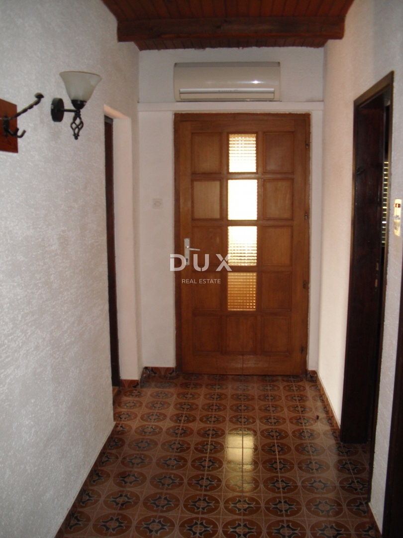 OTOK KRK, PUNAT - Samostojna hiša z bazenom 500 m od morja