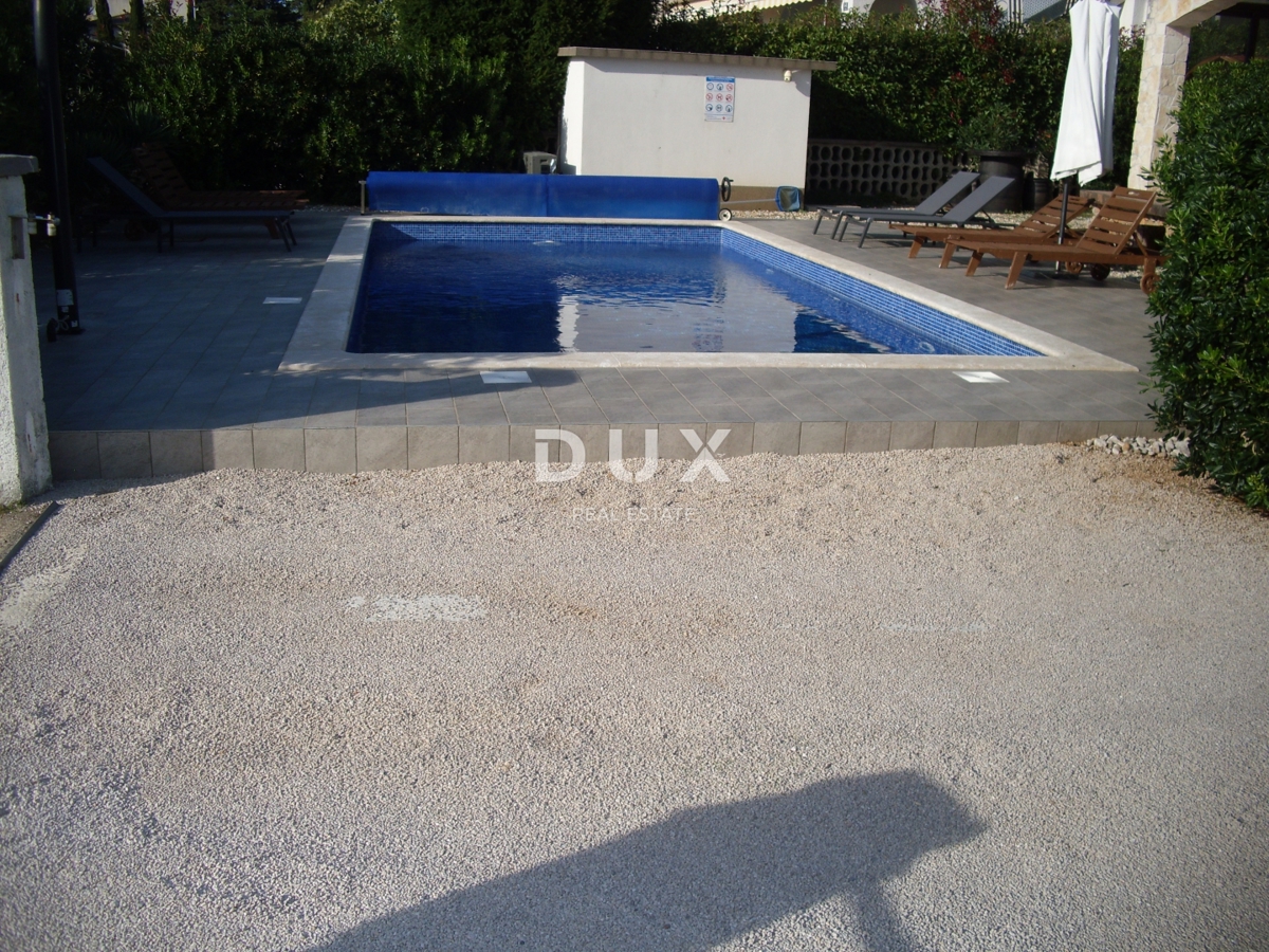 OTOK KRK, PUNAT - Samostojna hiša z bazenom 500 m od morja