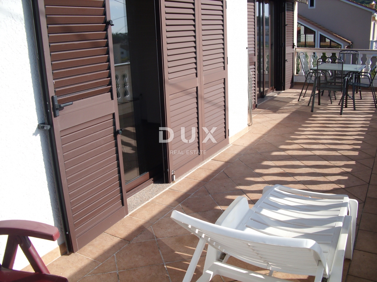 OTOK KRK, PUNAT - Samostojna hiša z bazenom 500 m od morja