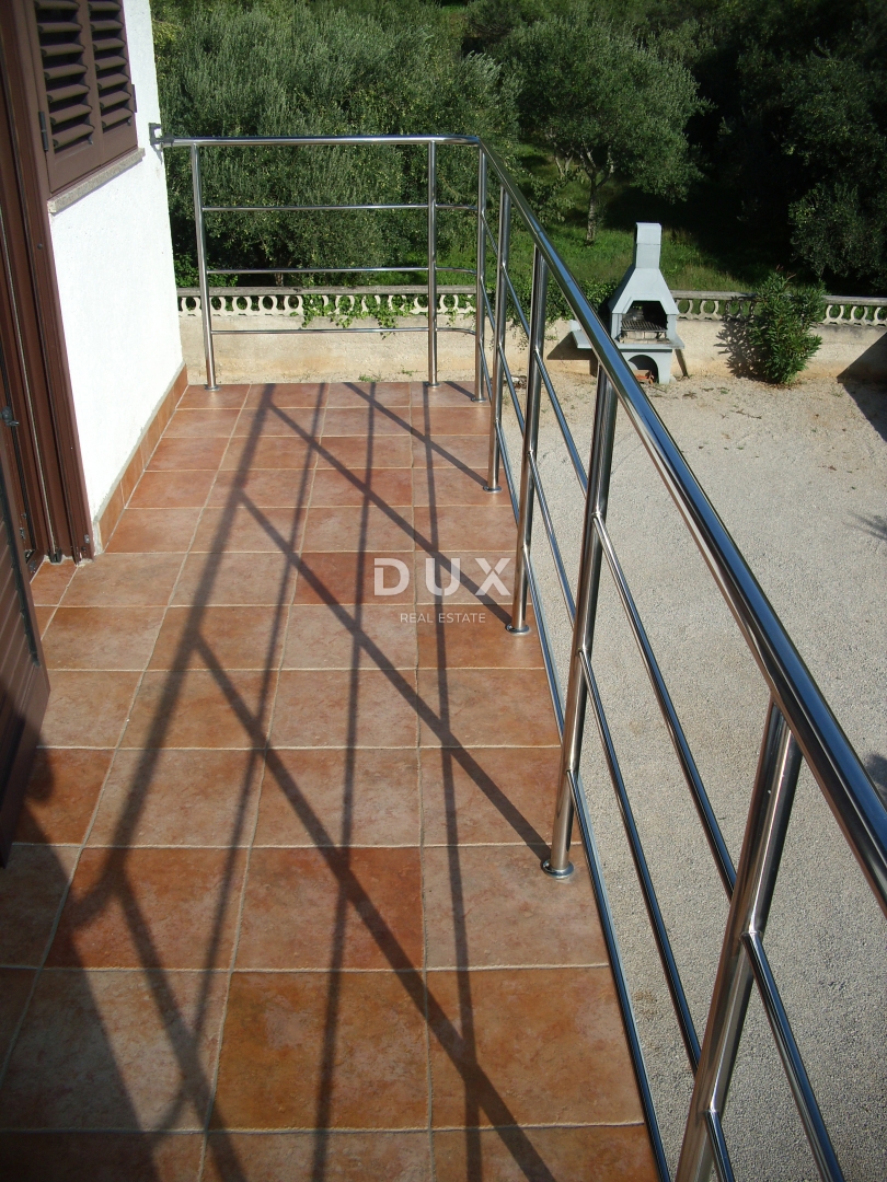 OTOK KRK, PUNAT - Samostojna hiša z bazenom 500 m od morja