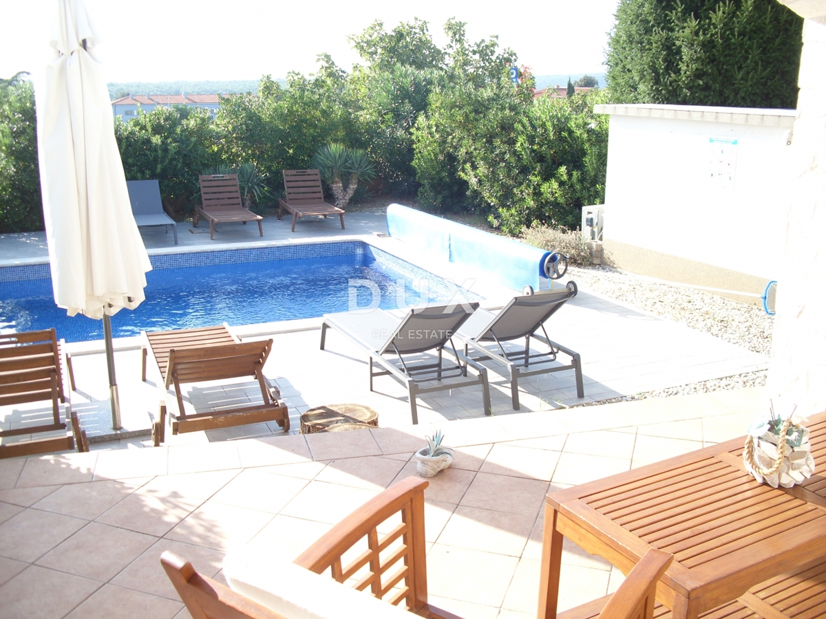 OTOK KRK, PUNAT - Samostojna hiša z bazenom 500 m od morja