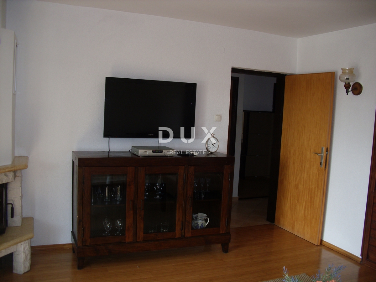 OTOK KRK, PUNAT - Samostojna hiša z bazenom 500 m od morja