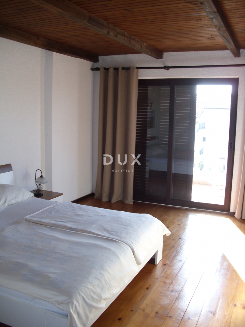 OTOK KRK, PUNAT - Samostojna hiša z bazenom 500 m od morja