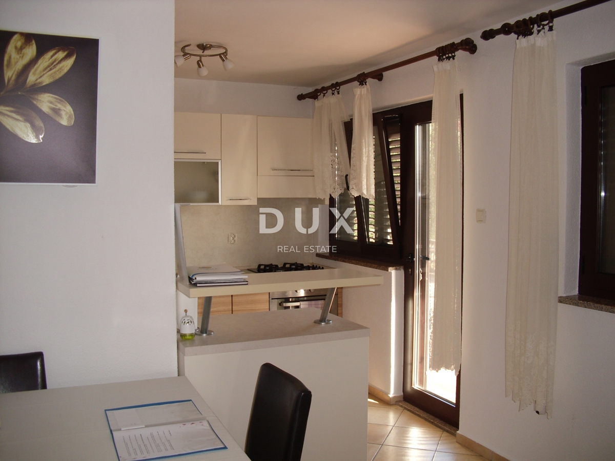 OTOK KRK, PUNAT - Samostojna hiša z bazenom 500 m od morja