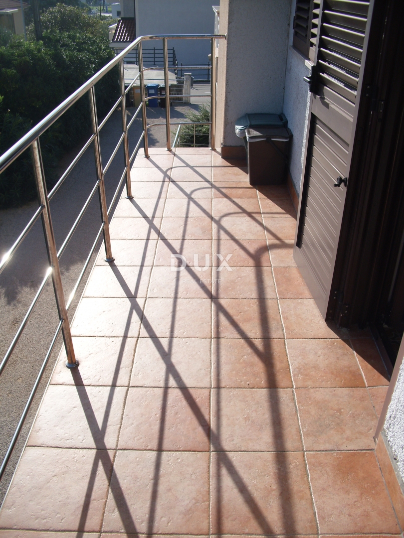 OTOK KRK, PUNAT - Samostojna hiša z bazenom 500 m od morja