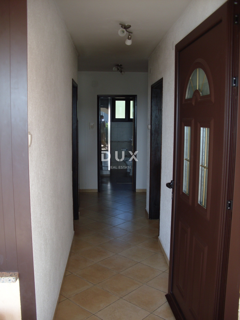 OTOK KRK, PUNAT - Samostojna hiša z bazenom 500 m od morja