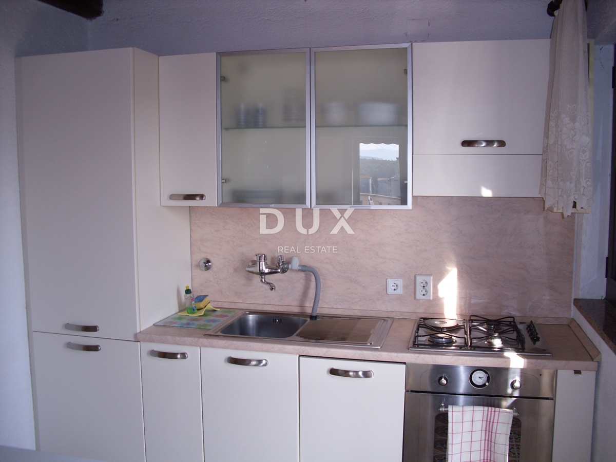 OTOK KRK, PUNAT - Samostojna hiša z bazenom 500 m od morja