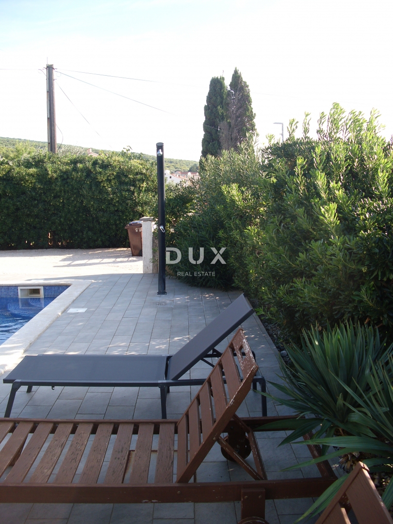 OTOK KRK, PUNAT - Samostojna hiša z bazenom 500 m od morja