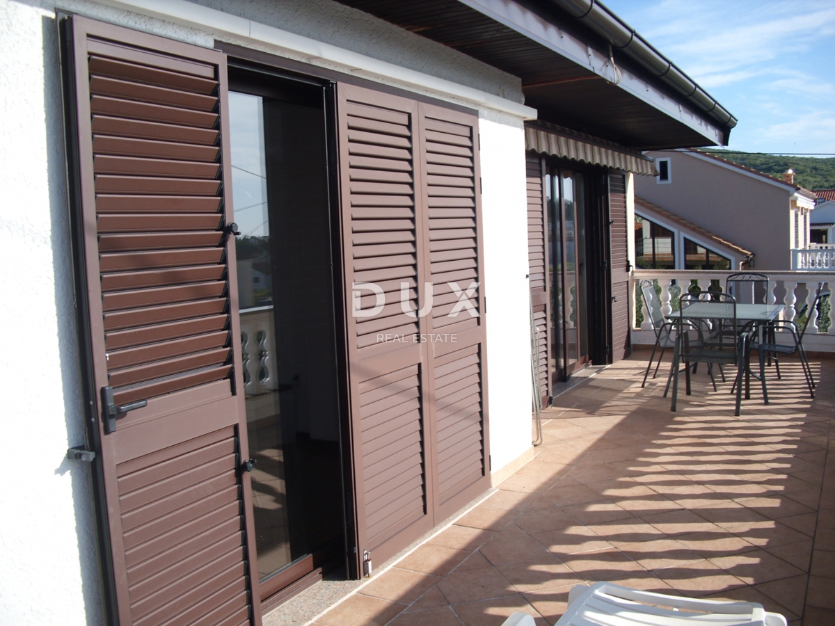 OTOK KRK, PUNAT - Samostojna hiša z bazenom 500 m od morja