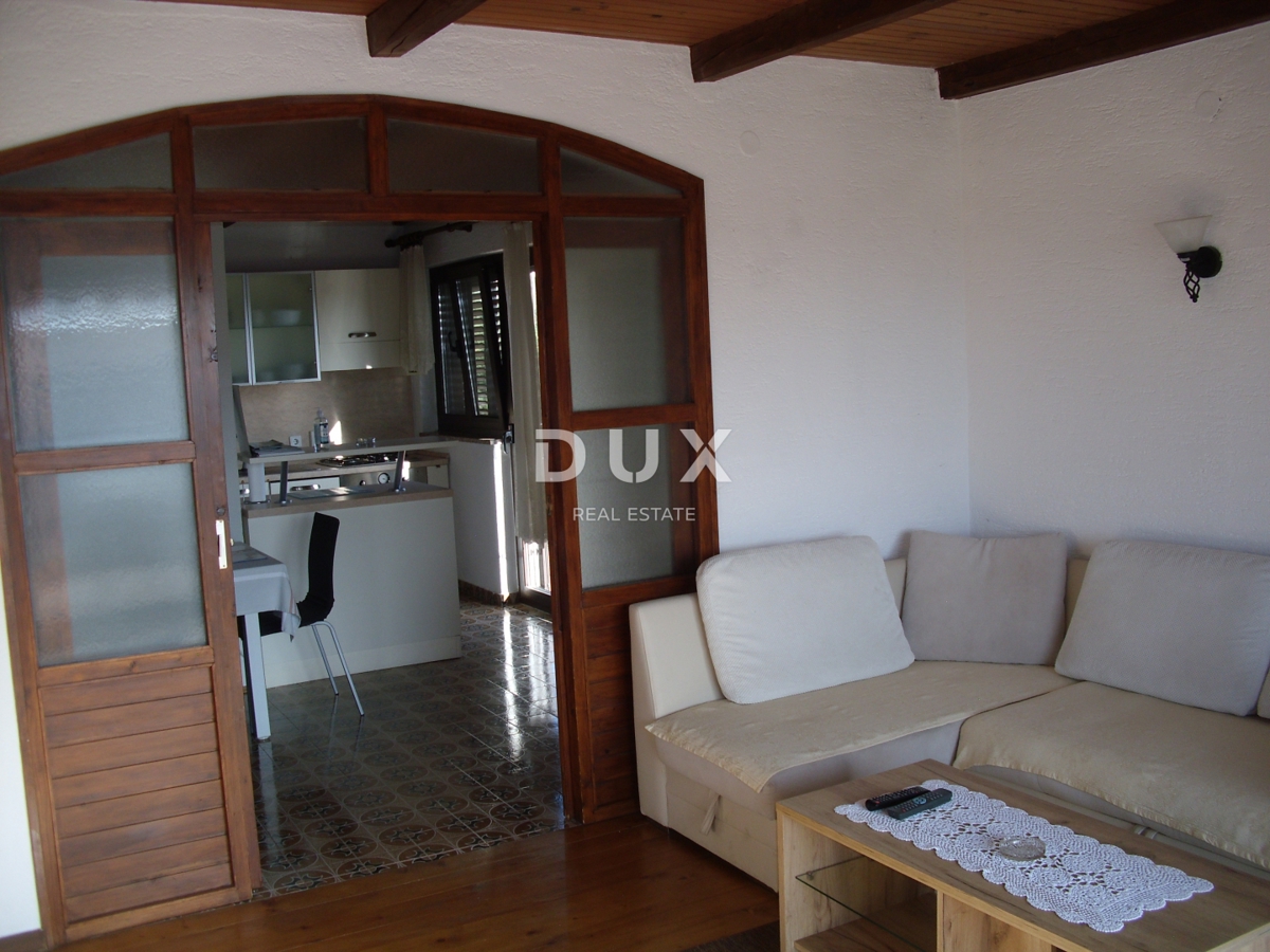 OTOK KRK, PUNAT - Samostojna hiša z bazenom 500 m od morja