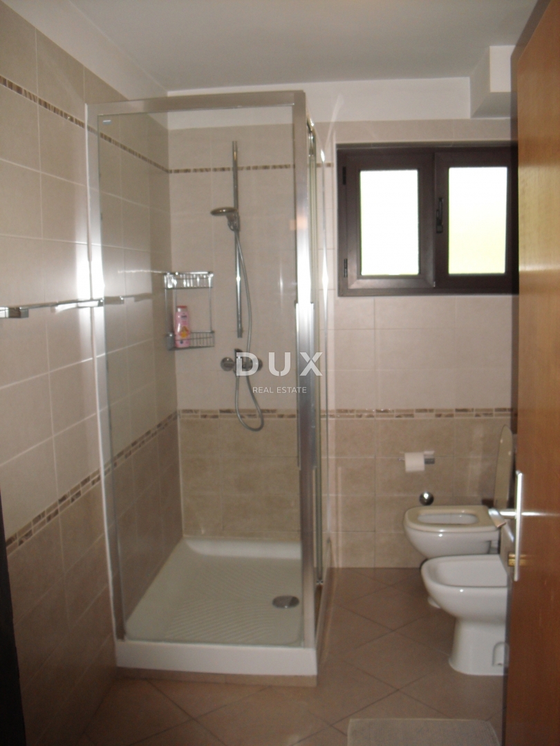 OTOK KRK, PUNAT - Samostojna hiša z bazenom 500 m od morja