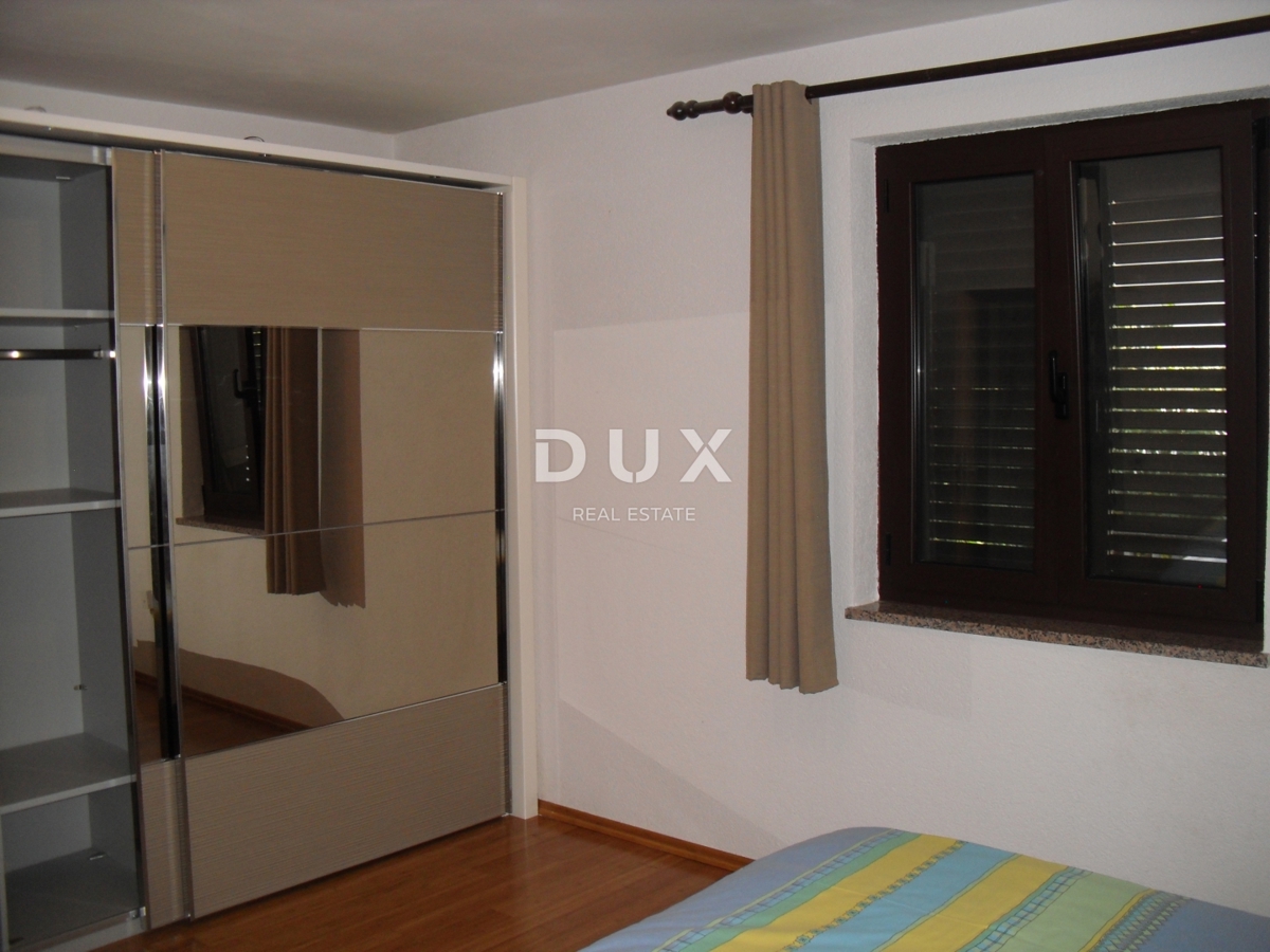 OTOK KRK, PUNAT - Samostojna hiša z bazenom 500 m od morja