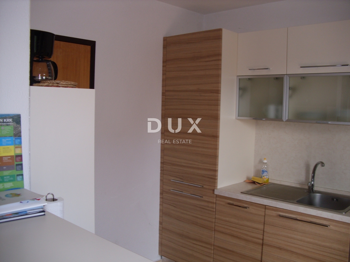 OTOK KRK, PUNAT - Samostojna hiša z bazenom 500 m od morja