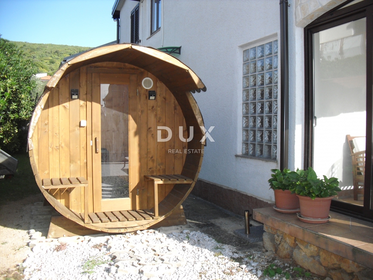 OTOK KRK, PUNAT - Samostojna hiša z bazenom 500 m od morja