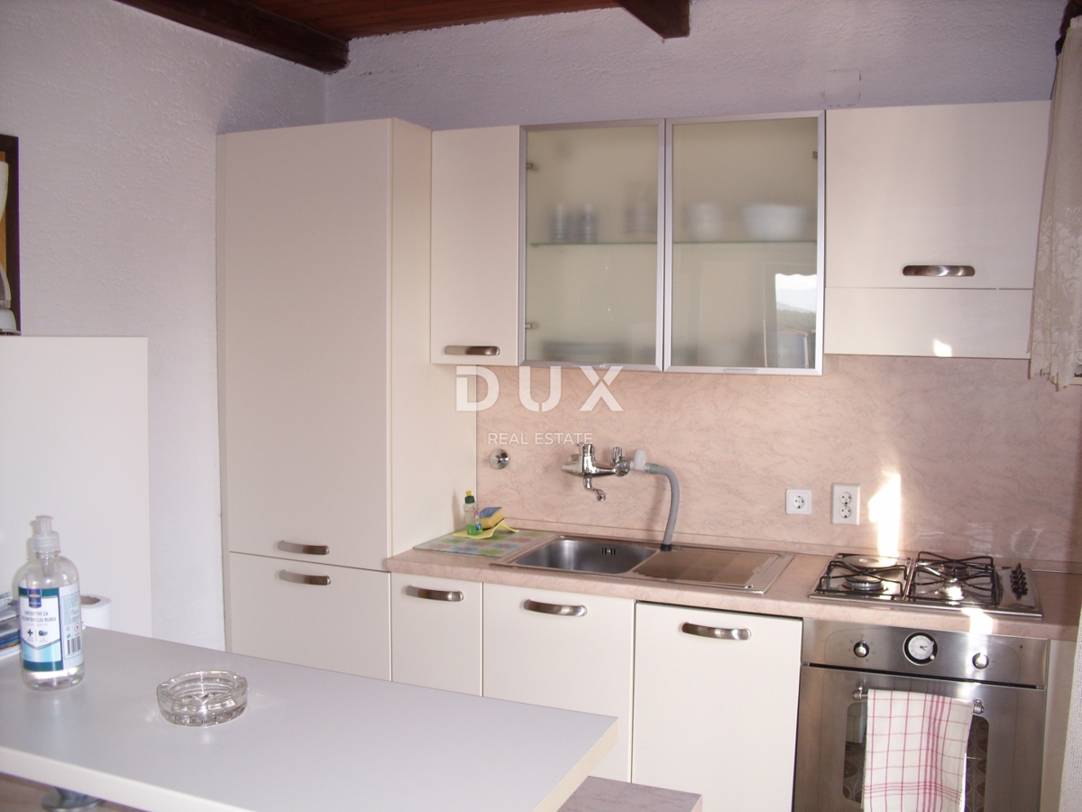 OTOK KRK, PUNAT - Samostojna hiša z bazenom 500 m od morja