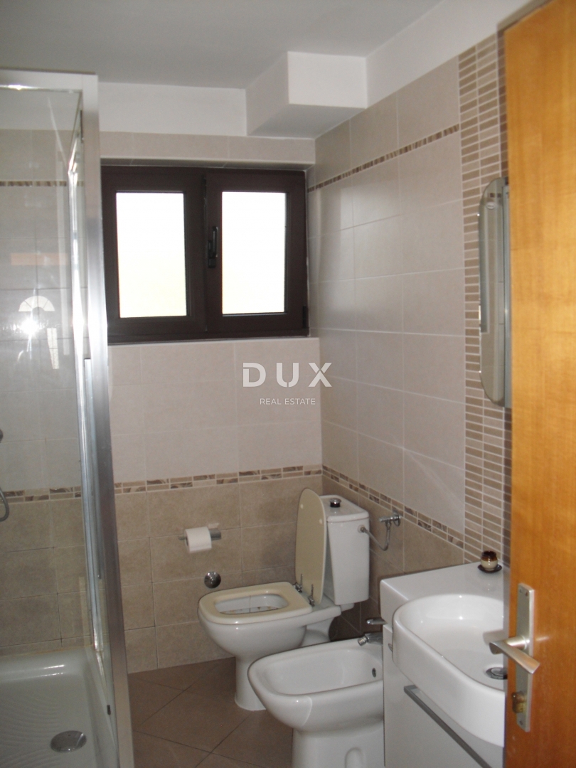 OTOK KRK, PUNAT - Samostojna hiša z bazenom 500 m od morja