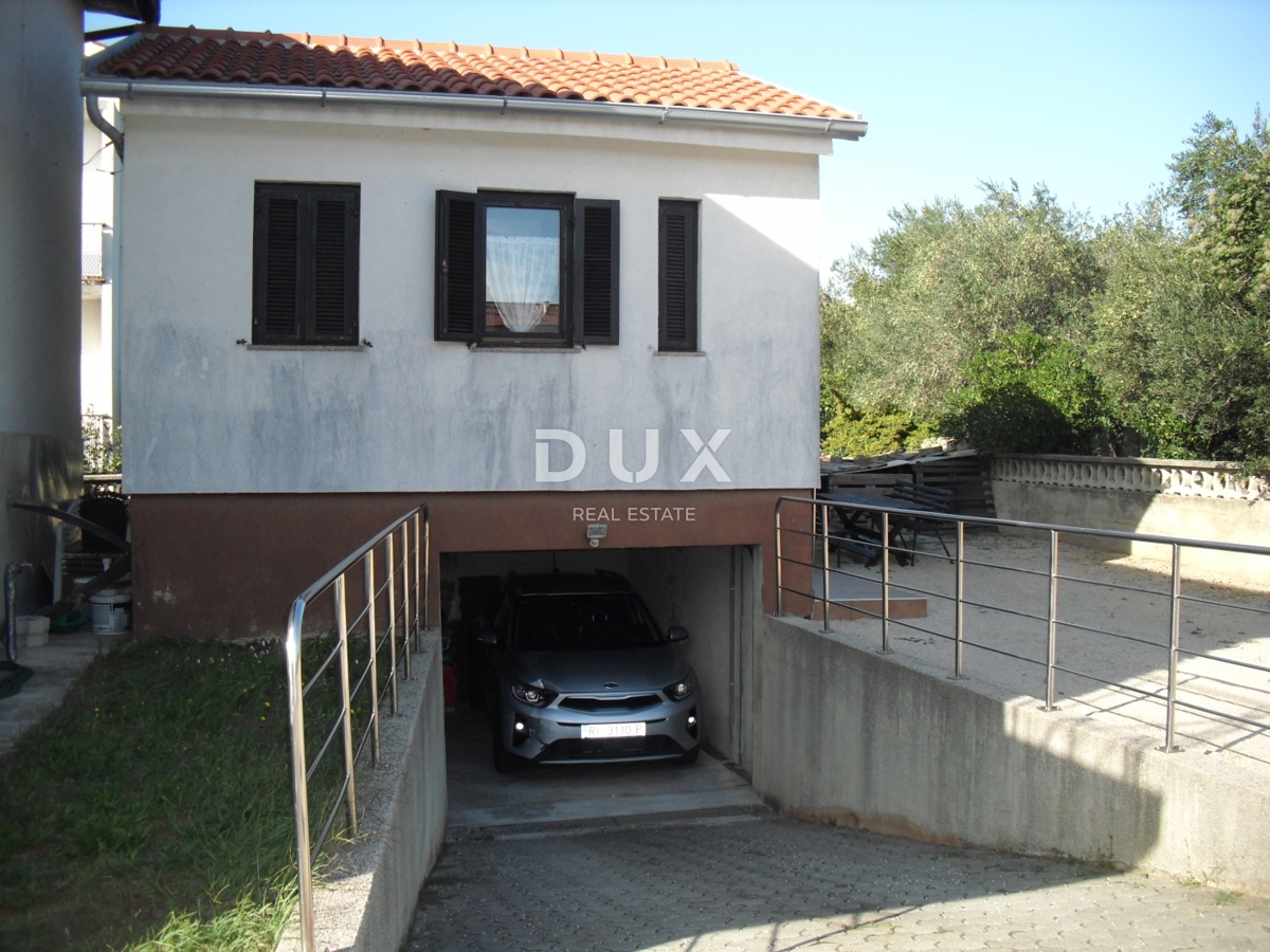 OTOK KRK, PUNAT - Samostojna hiša z bazenom 500 m od morja