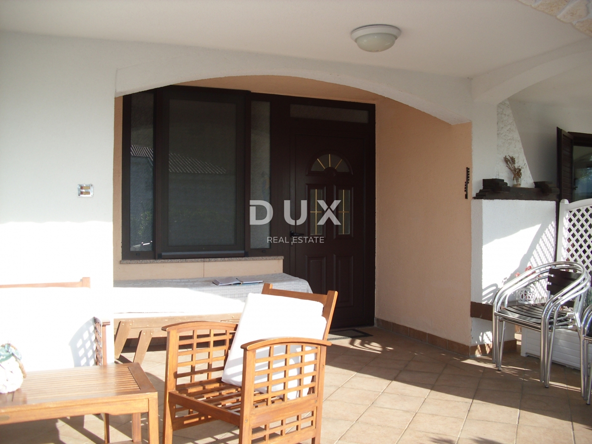 OTOK KRK, PUNAT - Samostojna hiša z bazenom 500 m od morja