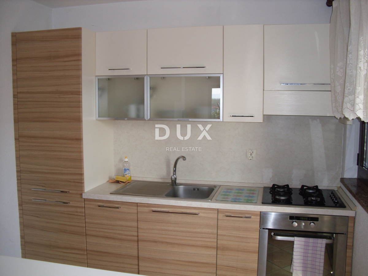 OTOK KRK, PUNAT - Samostojna hiša z bazenom 500 m od morja