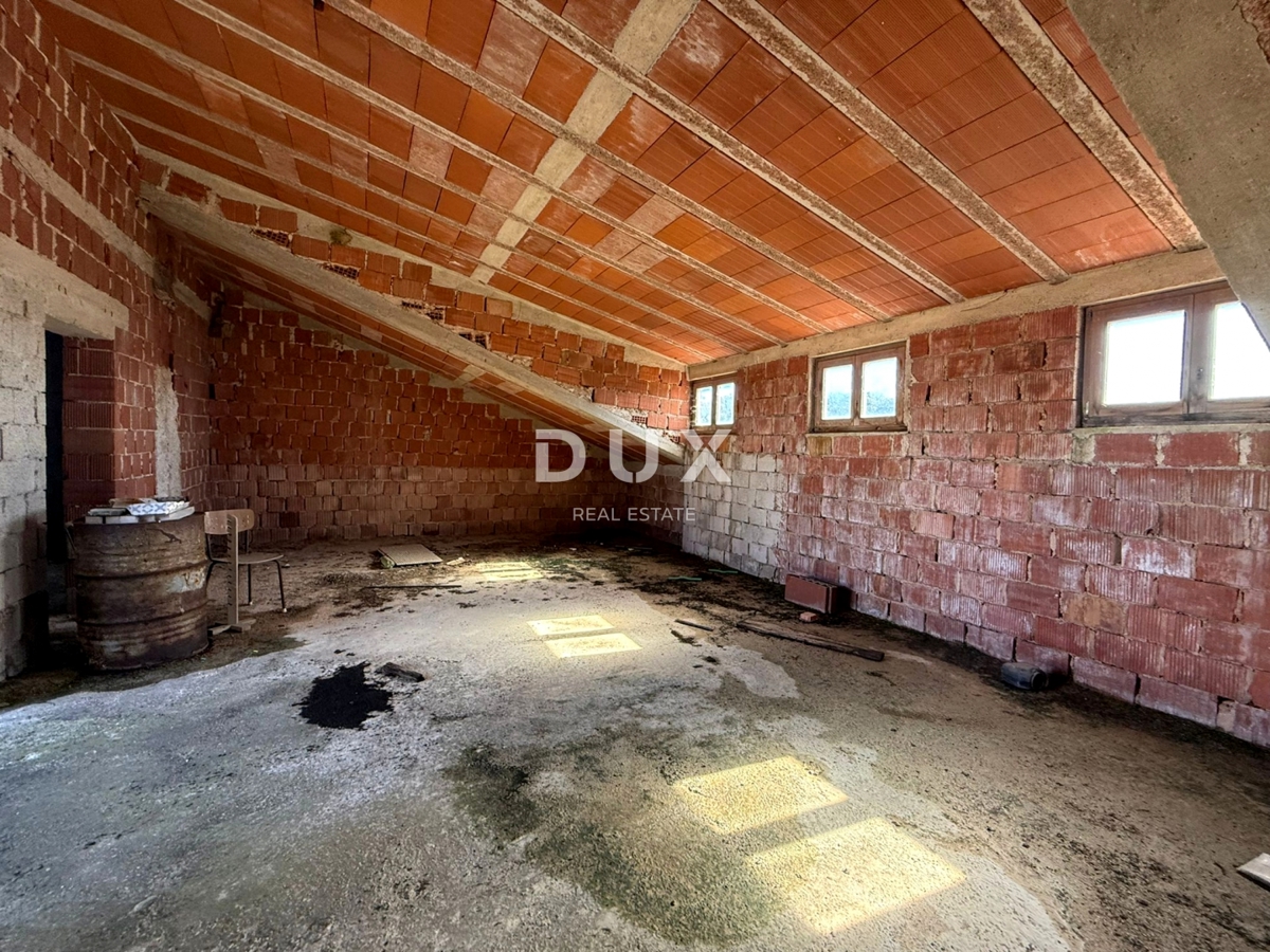 ISTRA, BUJE - Samostojna hiša za prenovo