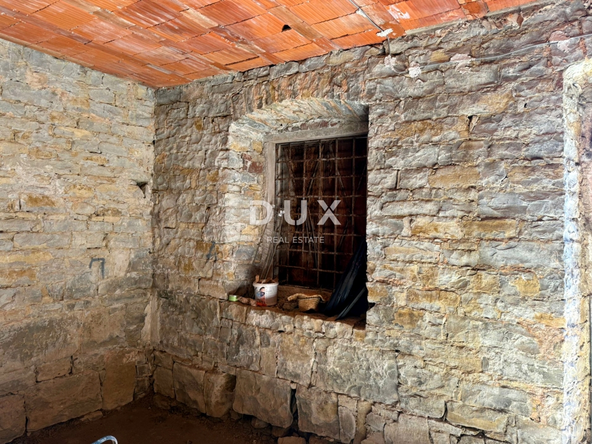 ISTRA, BUJE - Samostojna hiša za prenovo