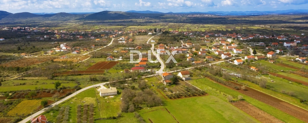 BIOGRAD NA MORU - zemljišče s projektom in gradbenim dovoljenjem