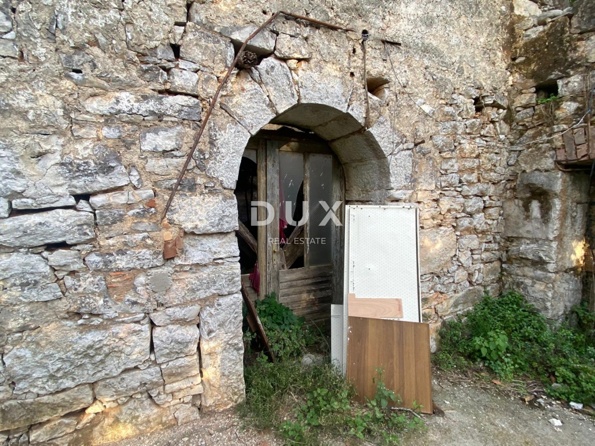 RIJEKA, KASTAV - samostojna hiša in dvoriščni objekt + 761 m2 vrta! PRILOŽNOST!