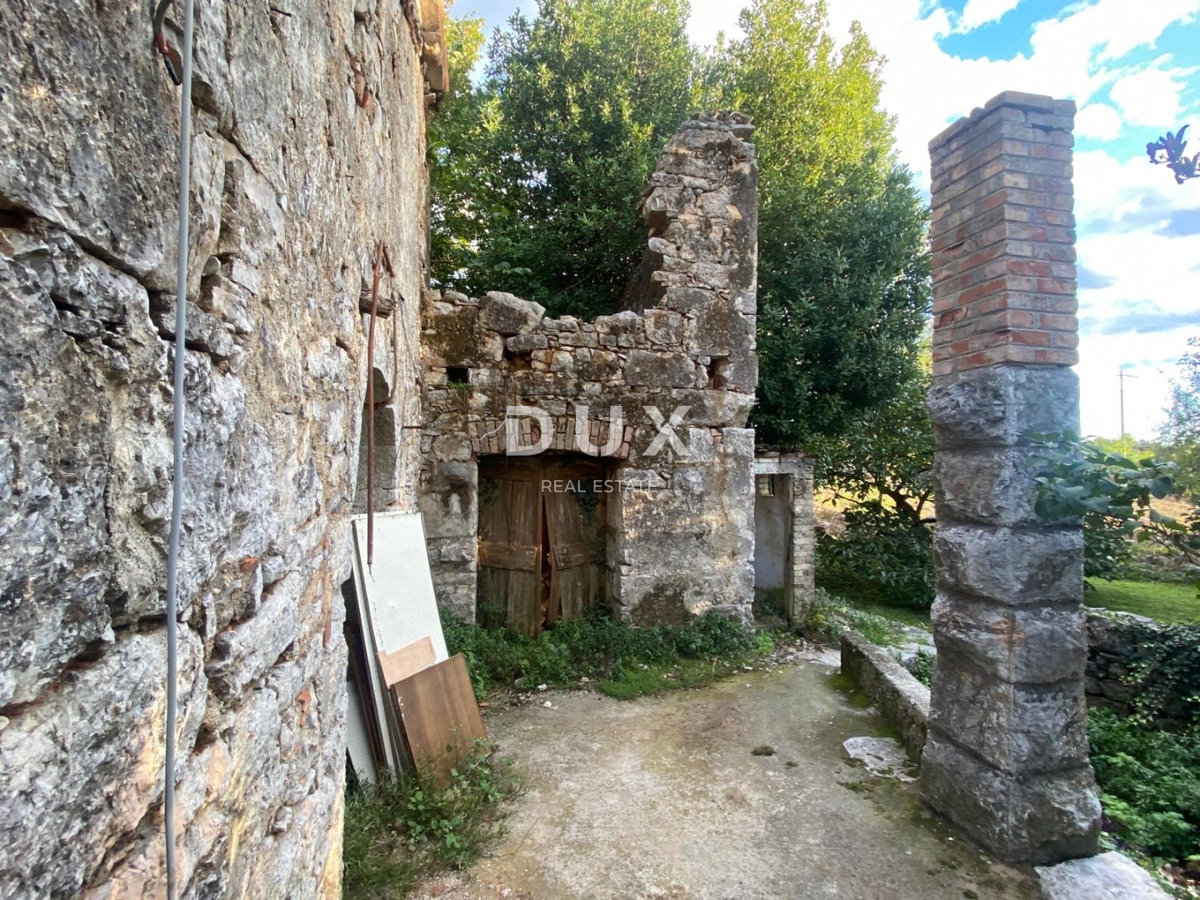 RIJEKA, KASTAV - samostojna hiša in dvoriščni objekt + 761 m2 vrta! PRILOŽNOST!