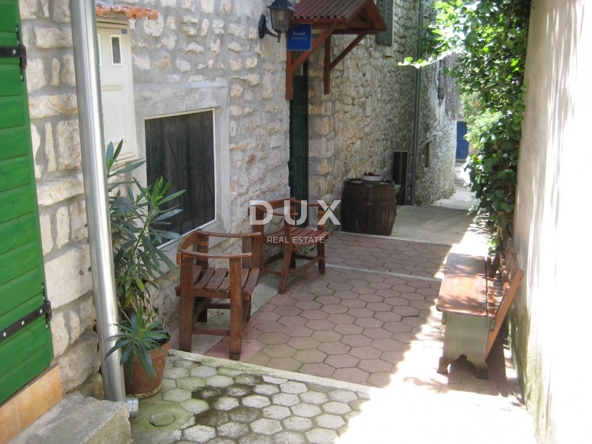 MURTER, BETINA - PRILOŽNOST! Očarljiva kamnita hiša v 3 nadstropjih