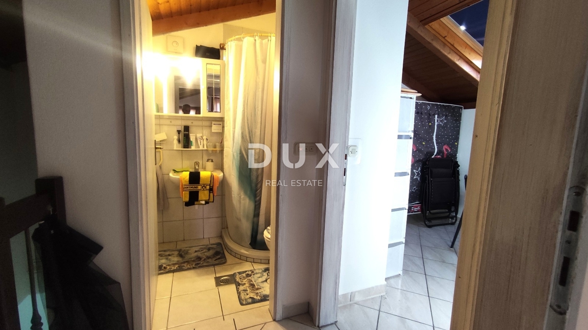 MURTER, BETINA - PRILOŽNOST! Očarljiva kamnita hiša v 3 nadstropjih