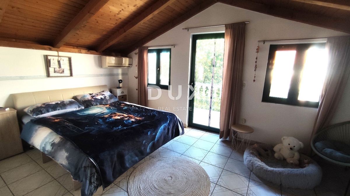 MURTER, BETINA - PRILOŽNOST! Očarljiva kamnita hiša v 3 nadstropjih