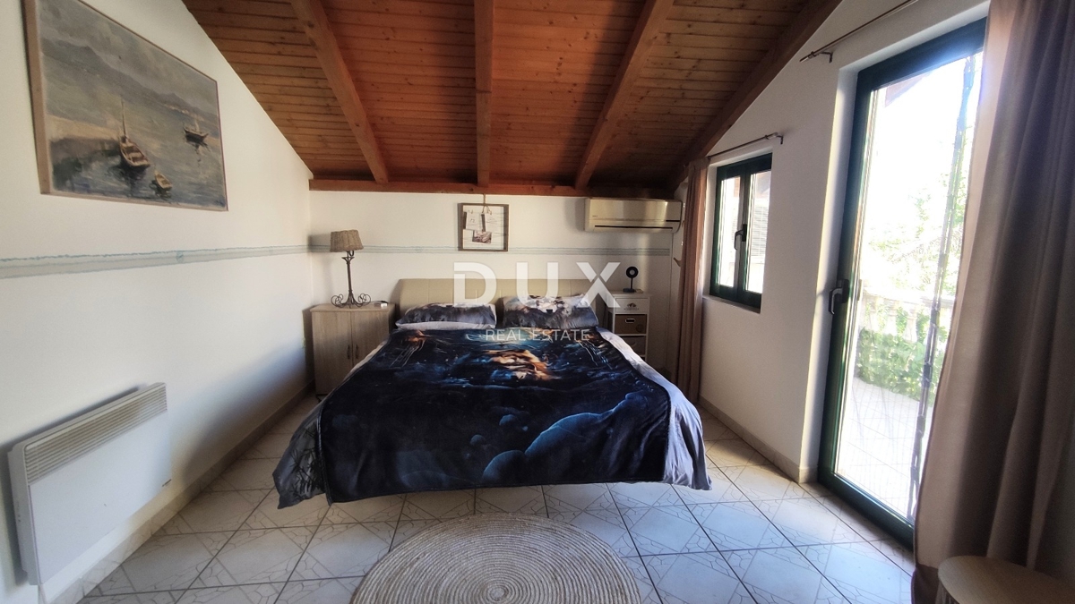 MURTER, BETINA - PRILOŽNOST! Očarljiva kamnita hiša v 3 nadstropjih