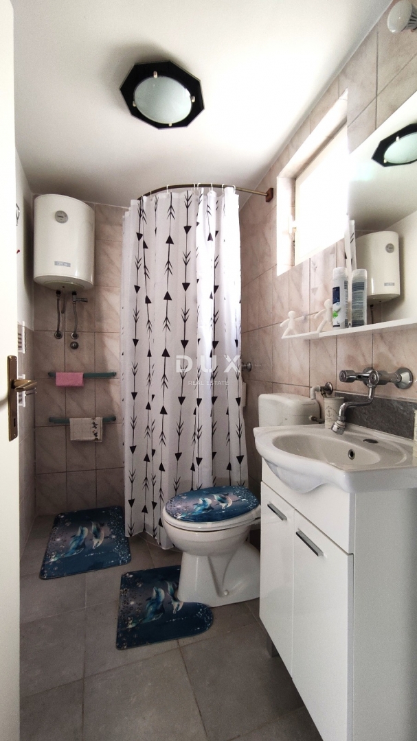 MURTER, BETINA - PRILOŽNOST! Očarljiva kamnita hiša v 3 nadstropjih