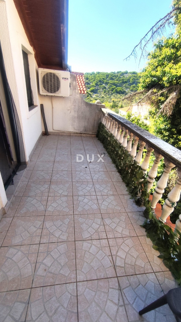 MURTER, BETINA - PRILOŽNOST! Očarljiva kamnita hiša v 3 nadstropjih