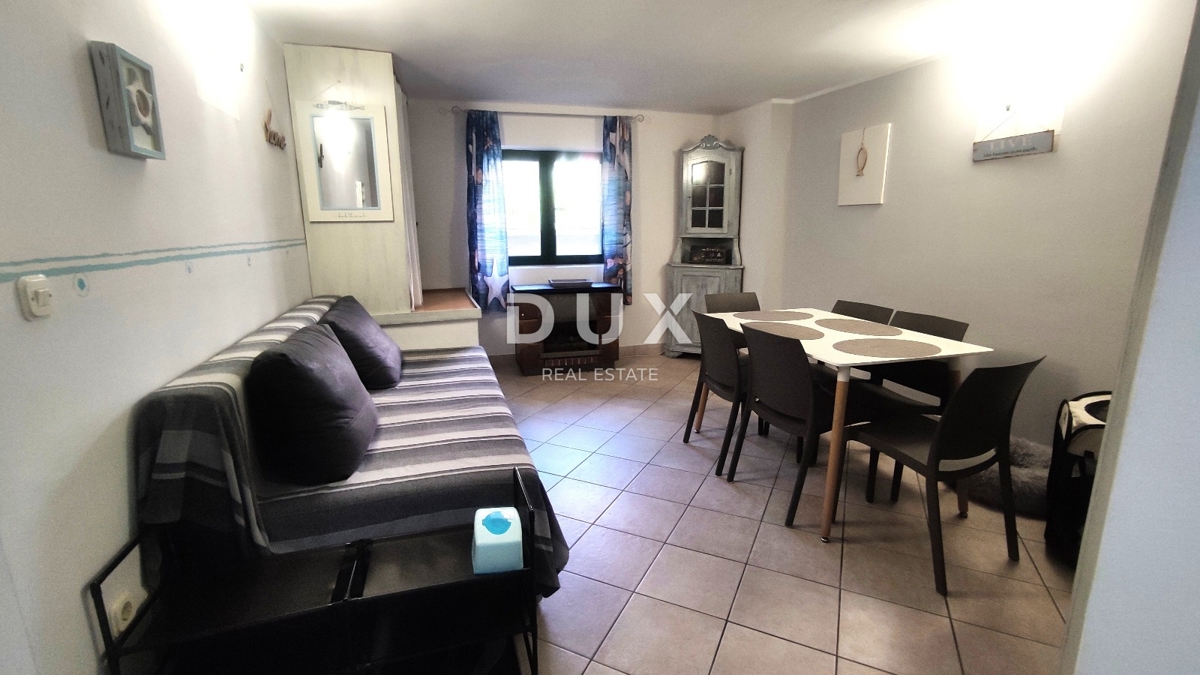 MURTER, BETINA - PRILOŽNOST! Očarljiva kamnita hiša v 3 nadstropjih