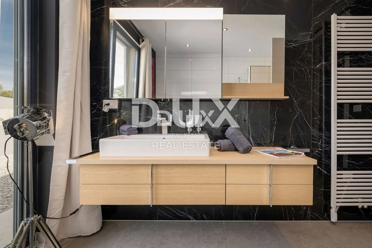 ISTRA, VIŠNJAN – Luksuzna dizajnerska vila s 6 spalnicami, bazenom in velikim vrtom