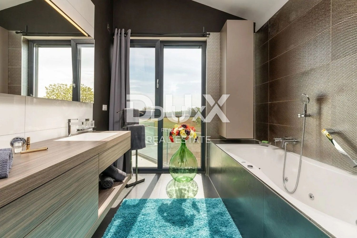 ISTRA, VIŠNJAN – Luksuzna dizajnerska vila s 6 spalnicami, bazenom in velikim vrtom