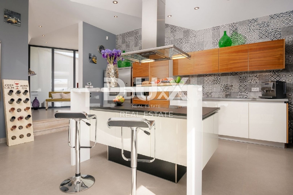 ISTRA, VIŠNJAN – Luksuzna dizajnerska vila s 6 spalnicami, bazenom in velikim vrtom