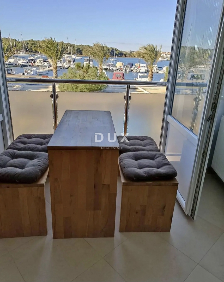 ISTRA, MEDULIN - Dvosobno stanovanje prva vrsta do morja!