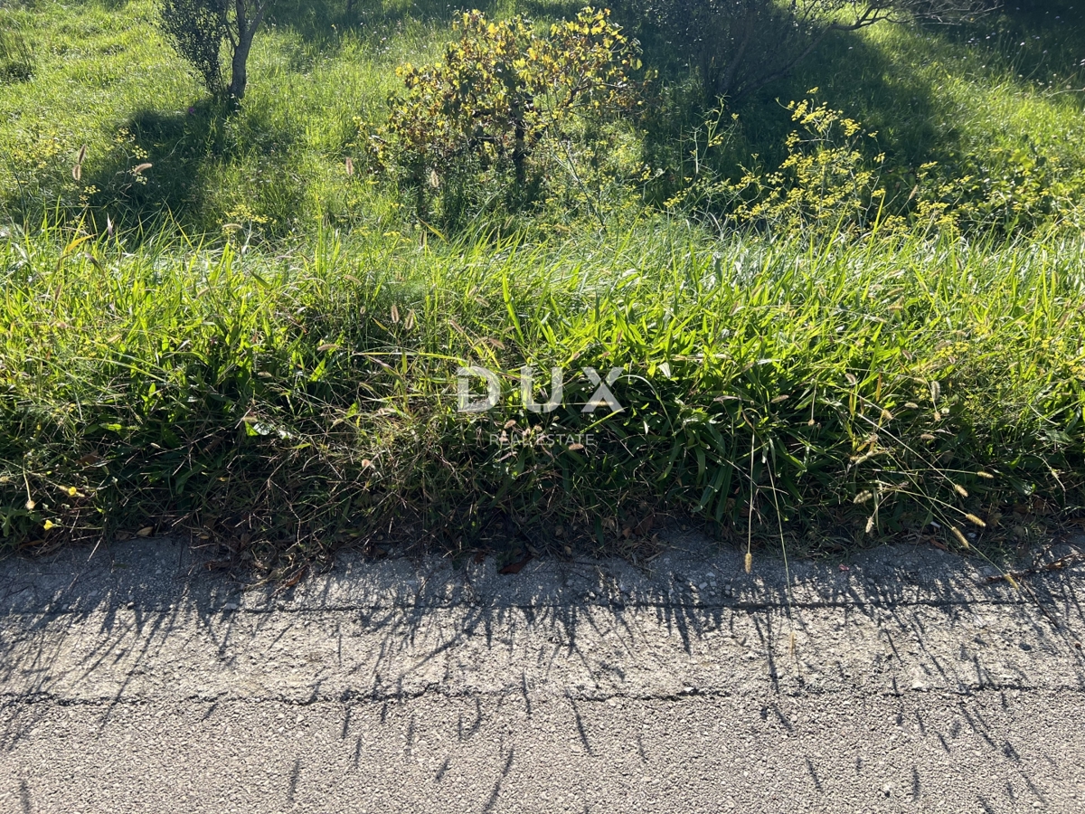 OTOK RAB, KAMPOR – gradbeno zemljišče 500 m od morja